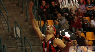 דאנקן בתנועה אקרובטית (חגי ניזרי)