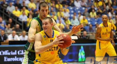 קיינר מדלי מתקשה מול ואסקס (יוסי ציפקיס)