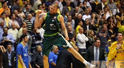 זוריץ´ קופץ גבוה (יוסי ציפקיס)