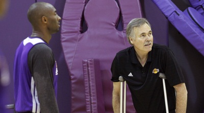 מייק ד´אנטוני. עדיין עם הקביים (ONE) מייק ד´אנטוני. עדיין עם הקביים (ONE)