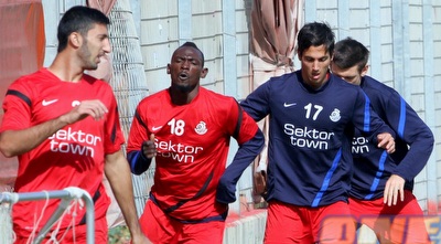 סנדי ארקון וג´וואון אושינאווה. המגן יפתח, הקשר מתנדנד (יניב גונן)