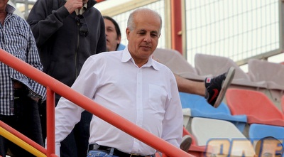 אבי לוזון ביציע בראשל&qout;צ (יניב גונן)