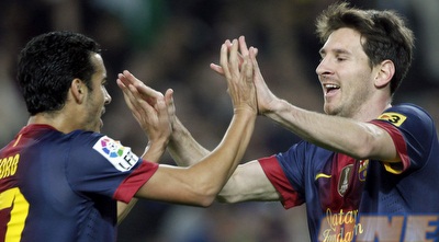 פדרו עם מסי. ואיפה בדיוק נכנס ניימאר כאן? (רויטרס)