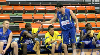 הספסל של יבנה. אין משחק עקב המצב (משה חרמון)