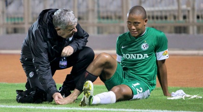 אנדלובו על הרצפה. עוד אחד מהפצועים הרבים העונה (יניב גונן)