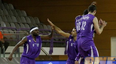 שחקני נהריה חוגגים. השיגו ניצחון חוץ (יוסי ציפקיס)