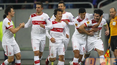 שחקני שטוטגרט חוגגים בבוקרשט (רויטרס)