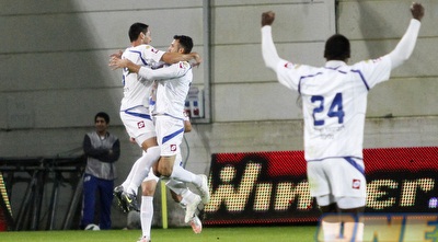 שחקני רמה&qout;ש חוגגים עם רן יצחק. הראש רק ברמה&qout;ש (יוסי ציפקיס)