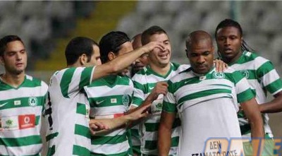 אומוניה חוגגת עם שפונגין (רויטרס)