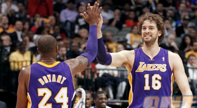 בראיינט וגאסול חוגגים מול דאלאס (רויטרס) בראיינט וגאסול חוגגים מול דאלאס (רויטרס)