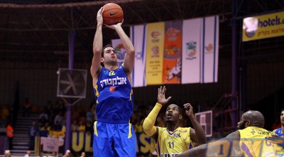 יוגב אוחיון עולה לזריקת ניתור (יוסי ציפקיס) יוגב אוחיון עולה לזריקת ניתור (יוסי ציפקיס)