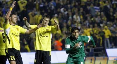 חן עזרא רץ לחגוג, שקבורץ וגלרבינה מתוסכלים (יוסי ציפקיס) חן עזרא רץ לחגוג, שקבורץ וגלרבינה מתוסכלים (יוסי ציפקיס)