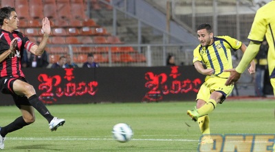 רפי דהן כובש את השער הראשון במשחק (עמית מצפה)