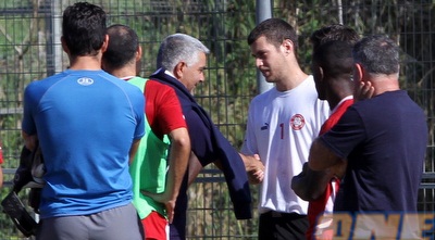 פרדי דוד ואיתי ארקין לוחצים יד. את זה איתי לא פיספס (יניב גונן)