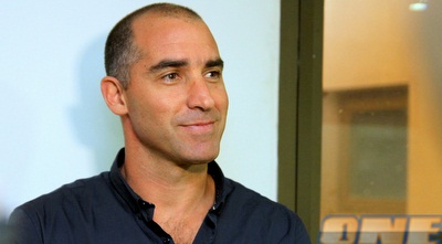 איציק קורנפיין. ניסיון להחתמת ספונסר ראשי (יניב גונן)