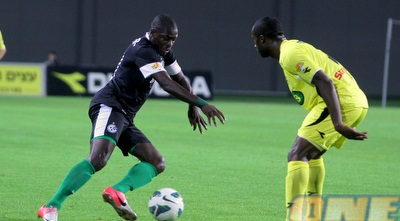 דלה ימפולסקי מנסה להתקדם לשער (יניב גונן)