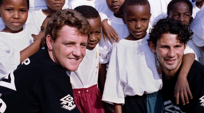 גיגס הצעיר עם סטיב ברוס (רויטרס) גיגס הצעיר עם סטיב ברוס (רויטרס)