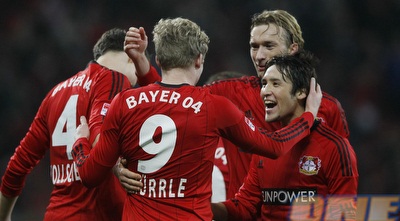 שחקני לברקוזן חוגגים (רויטרס)