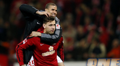 אדם זלאיי חוגג (רויטרס)