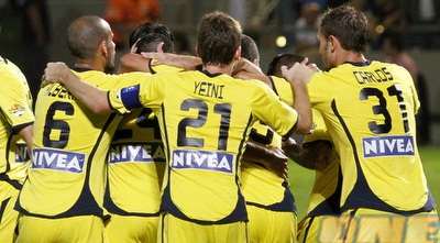 שחקני מכבי חוגגים (יוסי ציפקיס)