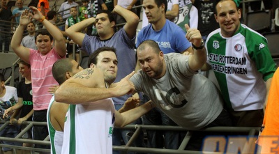 שחקני מכבי חיפה חוגגים (חגי ניזרי)