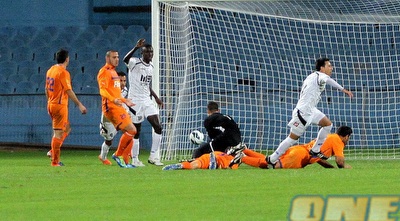 אסייג כובש ורץ לחגוג (יניב גונן)