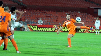 שקד בדרך לשער שלו (יניב גונן)