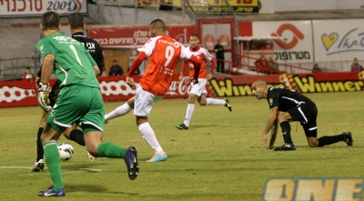 סוויסה בועט פנימה (חגי ניזרי)