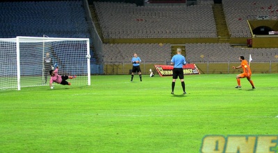 טואף כובש ורץ לחגוג (יניב גונן)