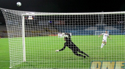 אלון זיו בועט לשמיים (יניב גונן)