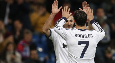 רונאלדו ובנזמה מתחבקים. מוריניו שכח שהיה משחק (רויטרס)