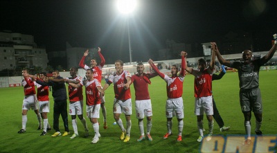 שחקני ב&qout;ש חוגגים (חגי ניזרי)