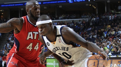 איבן ג´ונסון עוצר את זאק רנדולף (רויטרס)