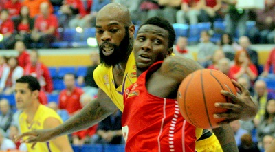 טיילר סמית´ אורב לקרטיס קלי (משה חרמון)