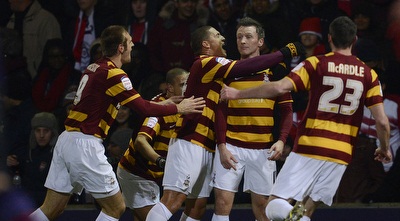 שחקני ברדפורד חוגגים. יילכו עד הסוף? (רויטרס)