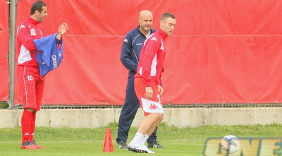 אבוקסיס, פאביצ´ביץ´ ובאדיר. המאמן ושני בלמיו (משה חרמון) אבוקסיס, פאביצ´ביץ´ ובאדיר. המאמן ושני בלמיו (משה חרמון)