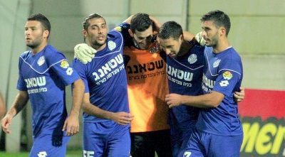 שחקני רמה&qout;ש חוגגים עם לייבוביץ´. יש על מי לסמוך (משה חרמון) שחקני רמה&qout;ש חוגגים עם לייבוביץ´. יש על מי לסמוך (משה חרמון)