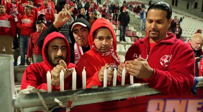 אוהדי הפועל ב&qout;ש מצאו דרך מקורית להדליק נרות חנוכה (עמית מצפה) אוהדי הפועל ב&qout;ש מצאו דרך מקורית להדליק נרות חנוכה (עמית מצפה)