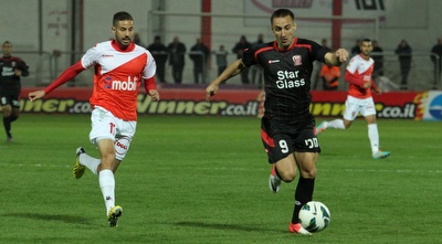 דובב גבאי מנסה לסגור את אלכסנדר דוידוב (עמית מצפה) דובב גבאי מנסה לסגור את אלכסנדר דוידוב (עמית מצפה)