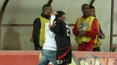 שמעון הרוש ושלומי דורה חוגגים מהפך (עמית מצפה) שמעון הרוש ושלומי דורה חוגגים מהפך (עמית מצפה)