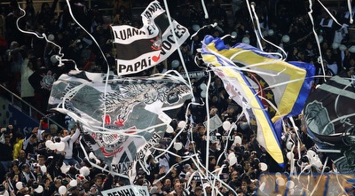 אוהדי קורינתיאנס ביציע. רוצים לראות ניצחון (רויטרס) אוהדי קורינתיאנס ביציע. רוצים לראות ניצחון (רויטרס)