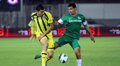 עזרא בטנגו עם טיבי (יניב גונן)