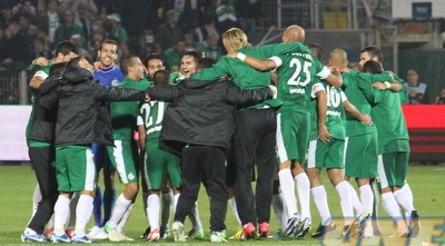 שחקני חיפה חוגגים (עמית מצפה)