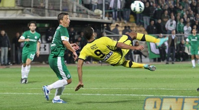 ראדי מתעופף. בעיר הנמל תומכים בו (עמית מצפה) ראדי מתעופף. בעיר הנמל תומכים בו (עמית מצפה)