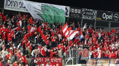 אוהדי הפועל ת&qout;א. יגיעו גם לנוער (שי לוי)