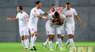 שחקני מכבי פ&qout;ת חוגגים עם קבהא. מרגיש בבית (יניב גונן) שחקני מכבי פ&qout;ת חוגגים עם קבהא. מרגיש בבית (יניב גונן)