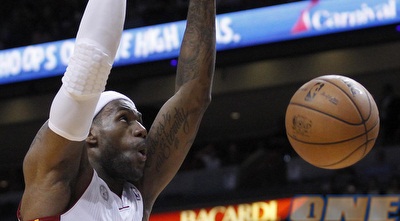 לברון ג´יימס. &qout;הביצועים לא מתורגמים לכסף&qout; (רויטרס)