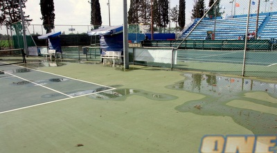 כך נראו הבוקר מגרשי הטניס ברמה&qout;ש (יניב גונן) כך נראו הבוקר מגרשי הטניס ברמה&qout;ש (יניב גונן)