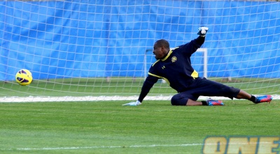 וינסנט אניימה. אוסקר: &qout;כולם רוצים להישאר ולשחק&qout; (יניב גונן)