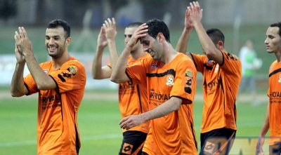 שחקני נס ציונה חוגגים בסיום (יניב גונן) שחקני נס ציונה חוגגים בסיום (יניב גונן)